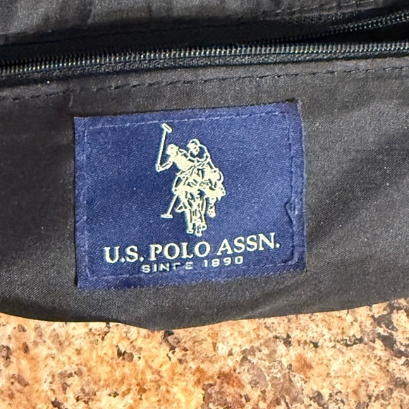 US Polo Assn Gray And Black Reptile Pattern Vinyl Shoulder Tote With Crest - Picture 6 of 15